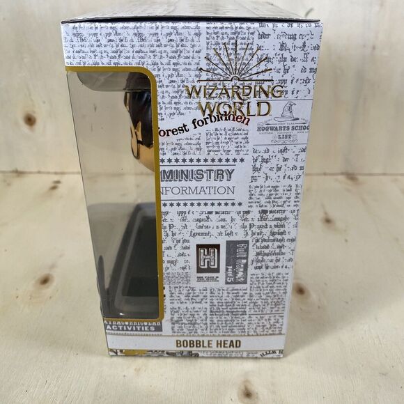 Harry Potter Hogwarts Gryffindor‎ Bobblehead with Scarf and Wand New in Box - Picture 2 of 6